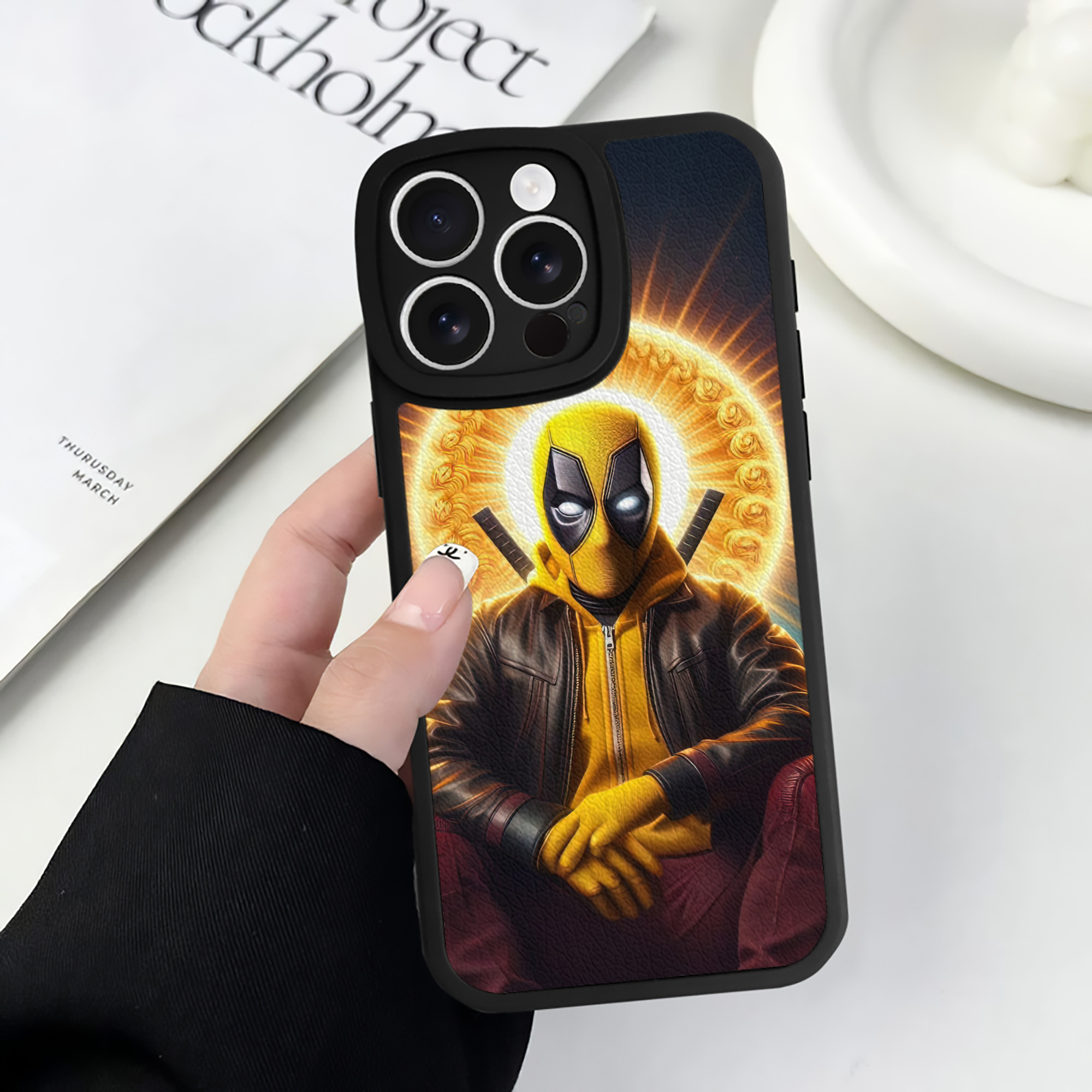 （画像用） Deadpool デッドプール 【iPhone 16シリーズ対応】シリコンスマホケース（レザー調） 材質：シリコン
